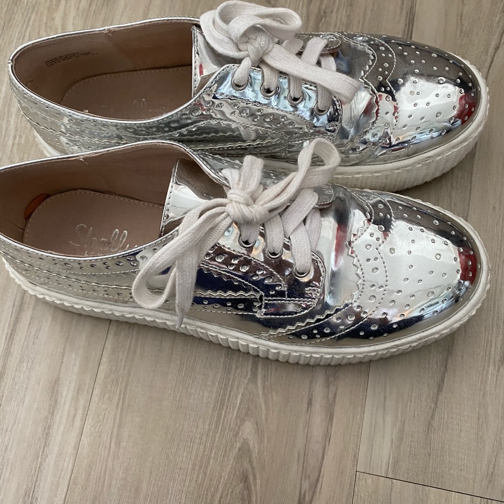 Silver Statement Oxford style shoe!